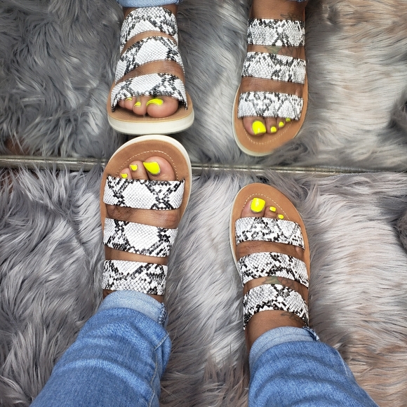 White triple strap snake print slides - Picture 2 of 3